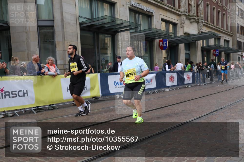 13.09.2026 - 21. swb-Marathon Bremen Strokosch-Dieckow http://msf.ph/oto/10355567 13.09.2026 11:16:15 Ziel 10242, 11274, 12057, 12102, 12158, 10474, 10665, 11026, 11081, 11139, 11181, 11200, 11217, 11264, 11385, 11448, 11549, 11573, 11613, 11768, 12046, 12151, 12306, 12539, 13508 meine-sportfotos.de