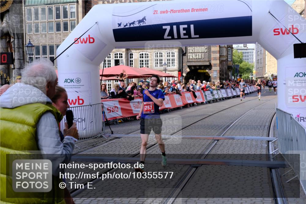 13.09.2026 - 21. swb-Marathon Bremen Tim E. http://msf.ph/oto/10355577 13.09.2026 12:47:19 Ziel 649, 7741 meine-sportfotos.de