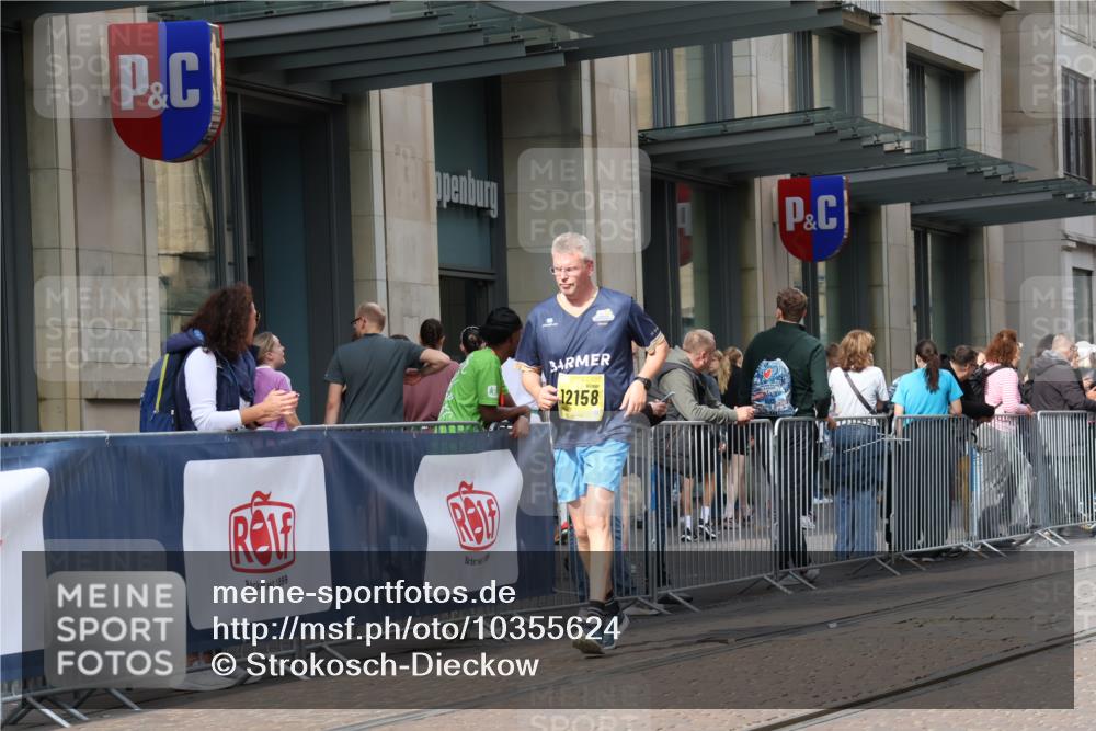 13.09.2026 - 21. swb-Marathon Bremen Strokosch-Dieckow http://msf.ph/oto/10355624 13.09.2026 11:16:18 Ziel 10242, 10679, 11274, 12102, 12158, 10665, 11026, 11081, 11139, 11181, 11200, 11217, 11264, 11385, 11448, 11549, 11573, 11613, 11768, 12046, 12057, 12151, 12306, 12539, 13508 meine-sportfotos.de