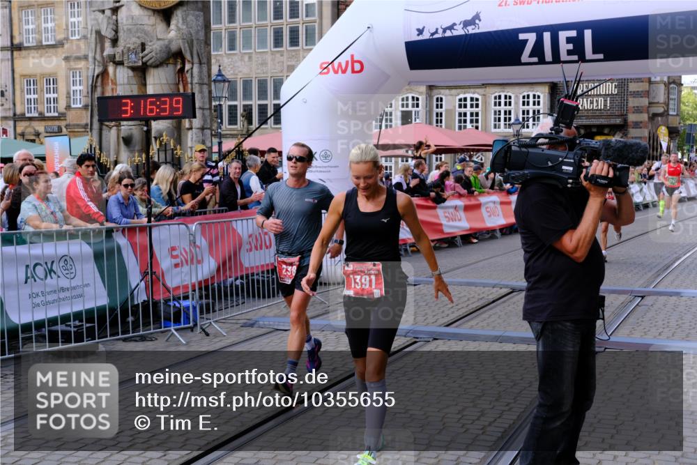 13.09.2026 - 21. swb-Marathon Bremen Tim E. http://msf.ph/oto/10355655 13.09.2026 12:47:28 Ziel 649, 7741 meine-sportfotos.de