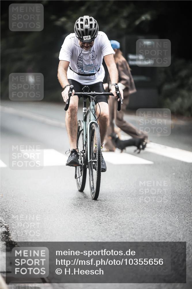 13.09.2026 - Stadtparktriathlon H.Heesch http://msf.ph/oto/10355656 13.09.2026 11:11:47 Radfahren 493, 498, 618 meine-sportfotos.de