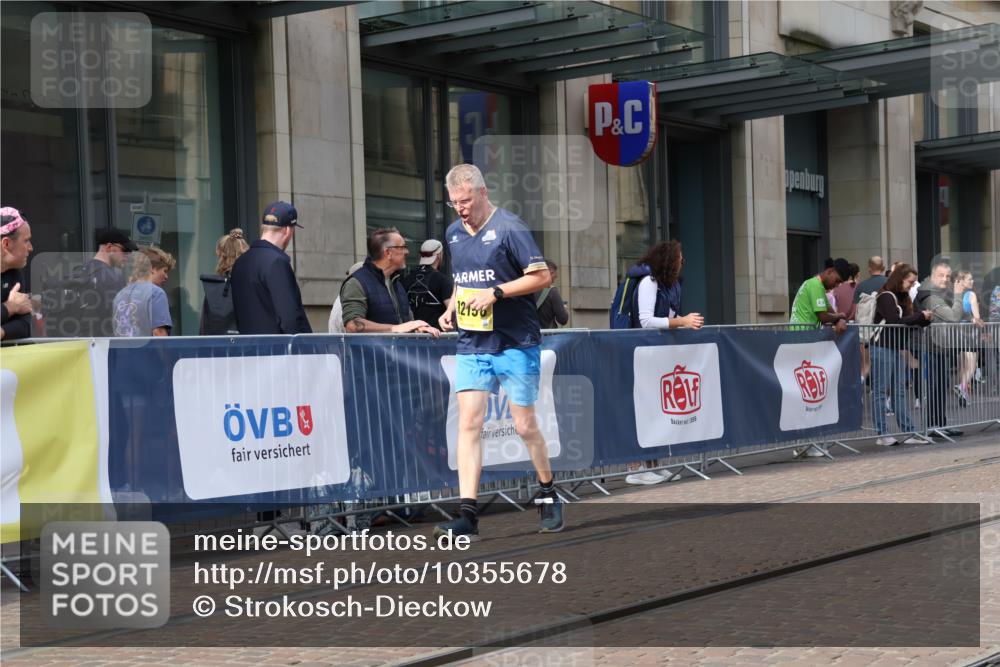13.09.2026 - 21. swb-Marathon Bremen Strokosch-Dieckow http://msf.ph/oto/10355678 13.09.2026 11:16:20 Ziel 10679, 11274, 11456, 12102, 12158, 10242, 10665, 11026, 11081, 11139, 11181, 11200, 11264, 11385, 11448, 11573, 11613, 11768, 12057, 12151, 12306, 12539, 13508 meine-sportfotos.de
