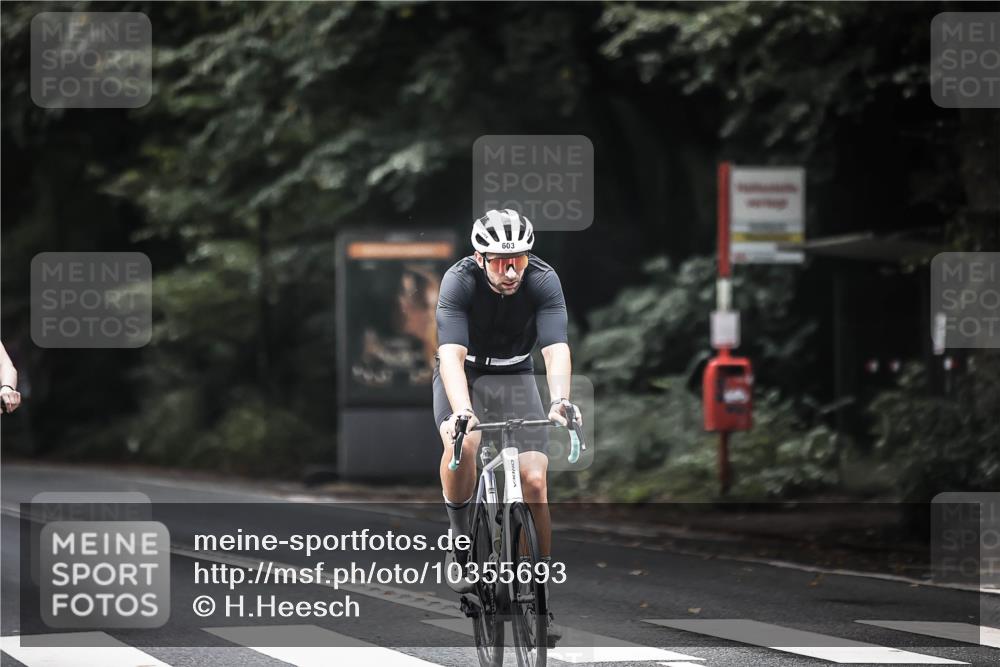 13.09.2026 - Stadtparktriathlon H.Heesch http://msf.ph/oto/10355693 13.09.2026 11:11:57 Radfahren 423, 603 meine-sportfotos.de
