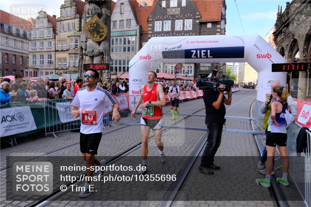 13.09.2026 - 21. swb-Marathon Bremen Tim E. http://msf.ph/oto/10355696 13.09.2026 12:47:33 Ziel 649, 7741 meine-sportfotos.de