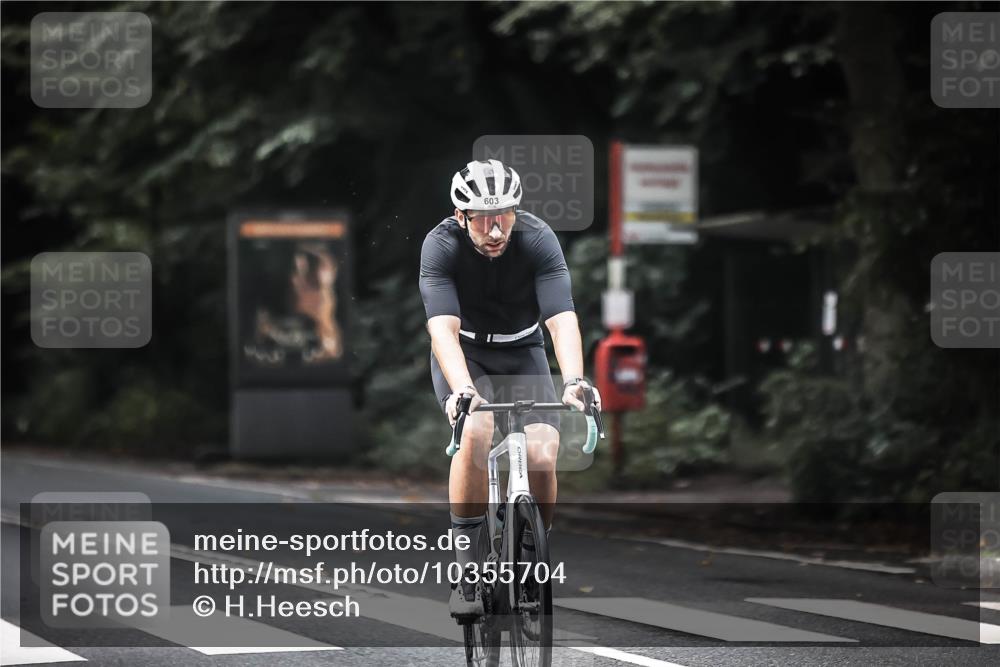 13.09.2026 - Stadtparktriathlon H.Heesch http://msf.ph/oto/10355704 13.09.2026 11:11:57 Radfahren 423, 603 meine-sportfotos.de
