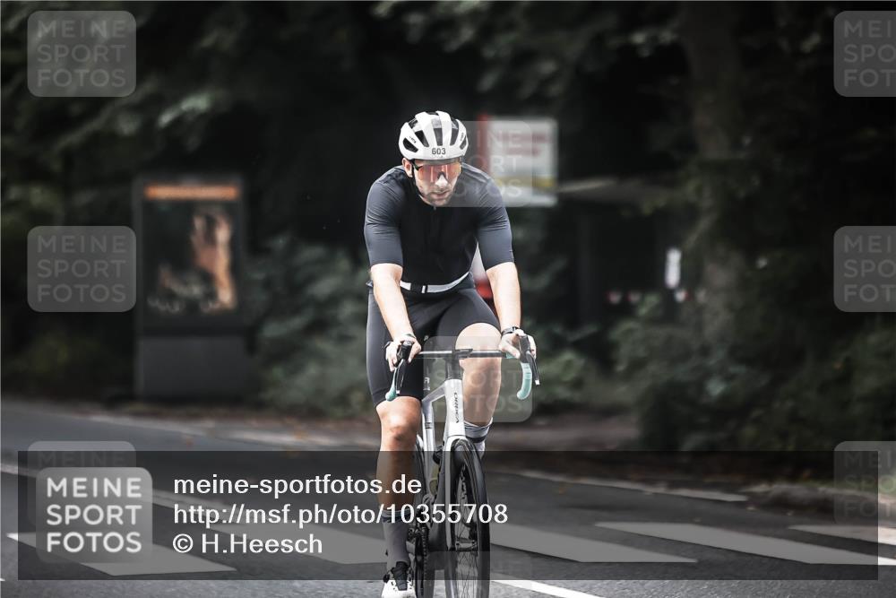 13.09.2026 - Stadtparktriathlon H.Heesch http://msf.ph/oto/10355708 13.09.2026 11:11:57 Radfahren 423, 603 meine-sportfotos.de