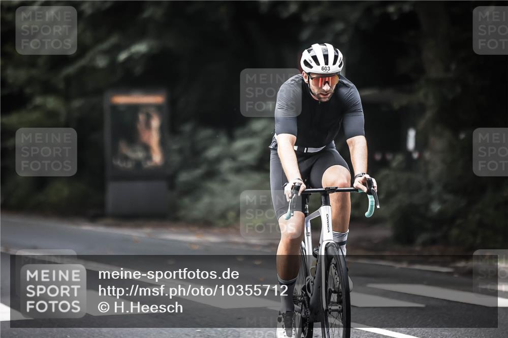 13.09.2026 - Stadtparktriathlon H.Heesch http://msf.ph/oto/10355712 13.09.2026 11:11:57 Radfahren 423, 603 meine-sportfotos.de