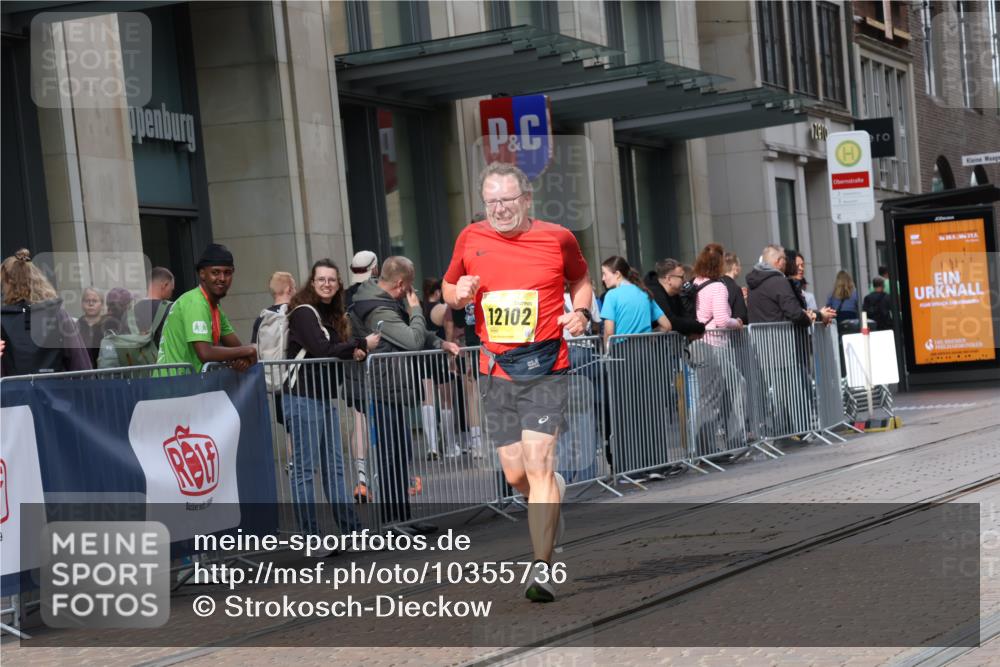 13.09.2026 - 21. swb-Marathon Bremen Strokosch-Dieckow http://msf.ph/oto/10355736 13.09.2026 11:16:26 Ziel 10679, 11456, 11867, 12089, 12102, 12158, 10242, 11026, 11081, 11139, 11181, 11200, 11264, 11274, 11385, 11448, 11573, 11768, 12057, 12151, 12539, 13508 meine-sportfotos.de