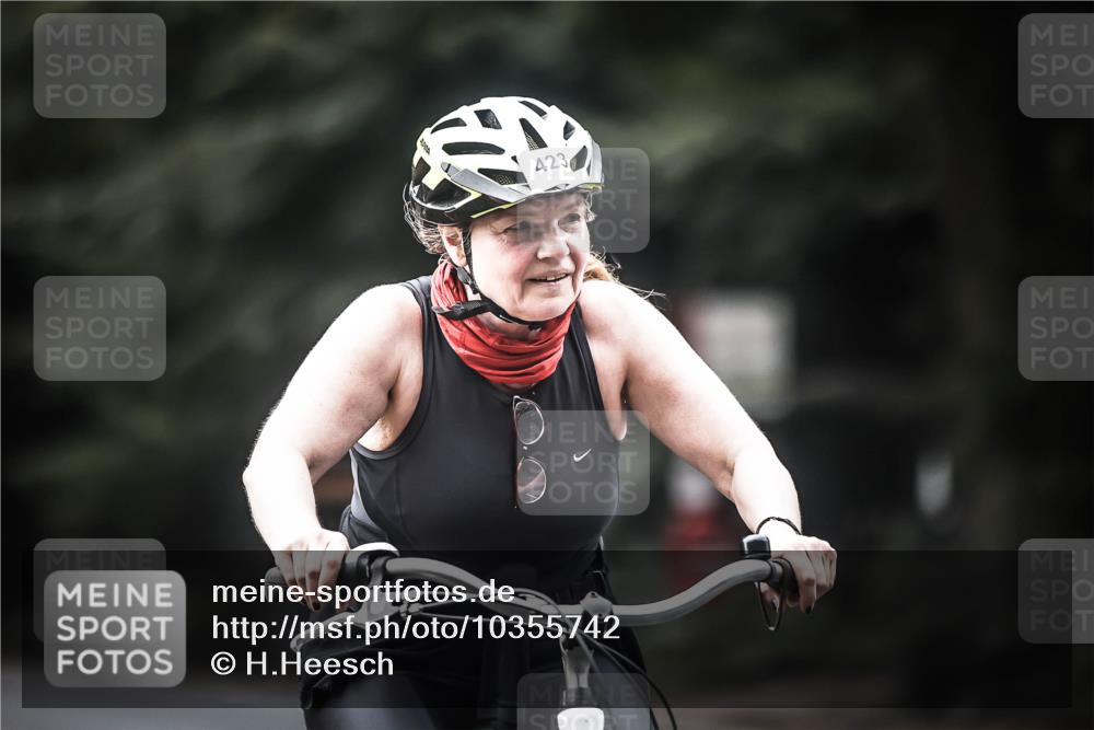 13.09.2026 - Stadtparktriathlon H.Heesch http://msf.ph/oto/10355742 13.09.2026 11:11:59 Radfahren 423, 603 meine-sportfotos.de