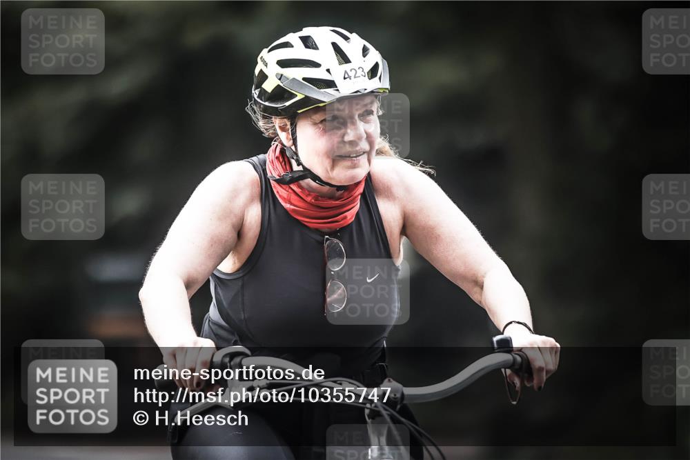 13.09.2026 - Stadtparktriathlon H.Heesch http://msf.ph/oto/10355747 13.09.2026 11:11:59 Radfahren 423, 603 meine-sportfotos.de