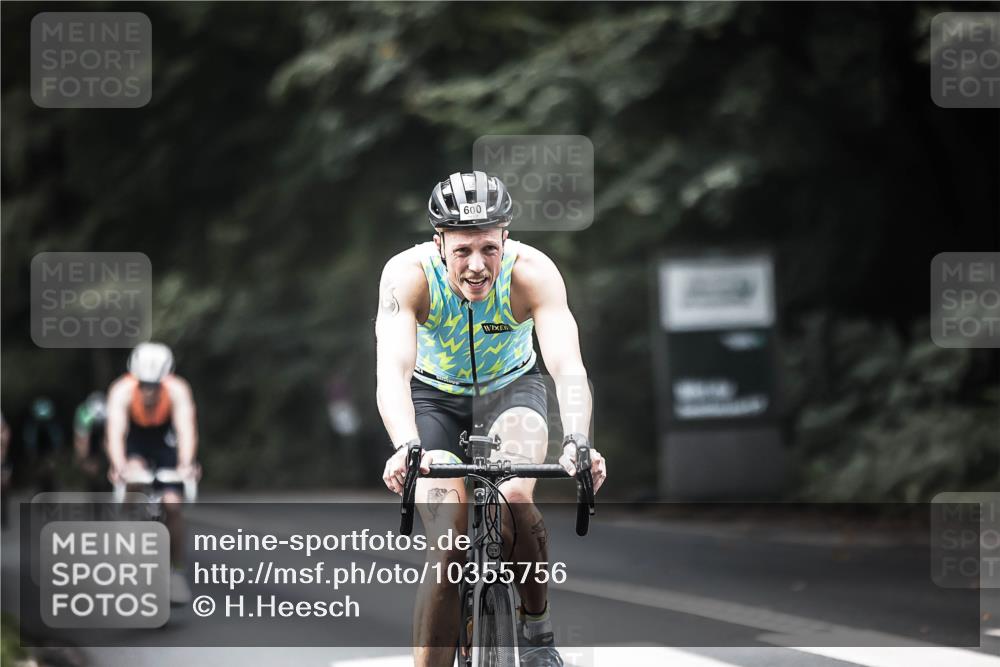 13.09.2026 - Stadtparktriathlon H.Heesch http://msf.ph/oto/10355756 13.09.2026 11:12:06 Radfahren 598, 600, 700 meine-sportfotos.de