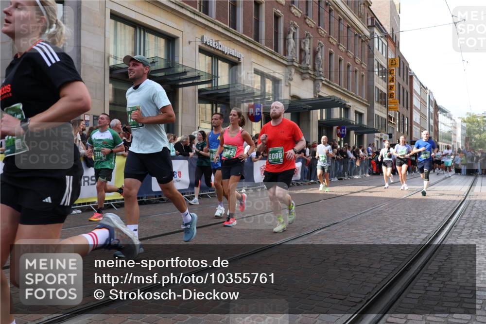 13.09.2026 - 21. swb-Marathon Bremen Strokosch-Dieckow http://msf.ph/oto/10355761 13.09.2026 13:33:50 Ziel 1364, 1656, 2355, 2464, 2727, 3162, 3389, 3522, 3632, 3636, 3790, 3984, 4613, 5147, 5265, 5341, 5489, 5563, 5768, 6090, 6151, 6350, 6405, 6509, 6623, 7047, 7113, 7303, 7431, 7696, 7897, 7988, 8025, 8641, 8870, 8910, 9094, 9100, 9402, 9905, 10058, 13118, 930, 2405, 2727, 2872, 2960, 3201, 3562, 3761, 4490, 4554, 4658, 4874, 5063, 5156, 5513, 5587, 6256, 6508, 6538, 6808, 6844, 6882, 7126, 7354, 7523, 7633 meine-sportfotos.de