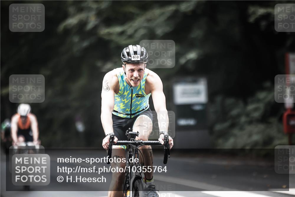 13.09.2026 - Stadtparktriathlon H.Heesch http://msf.ph/oto/10355764 13.09.2026 11:12:06 Radfahren 598, 600, 700 meine-sportfotos.de