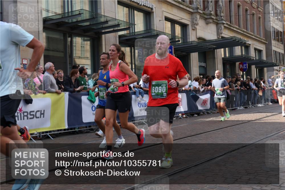 13.09.2026 - 21. swb-Marathon Bremen Strokosch-Dieckow http://msf.ph/oto/10355781 13.09.2026 13:33:50 Ziel 1364, 1656, 2355, 2464, 2727, 3162, 3389, 3522, 3632, 3636, 3790, 3984, 4613, 5147, 5265, 5341, 5489, 5563, 5768, 6090, 6151, 6350, 6405, 6509, 6623, 7047, 7113, 7303, 7431, 7696, 7897, 7988, 8025, 8641, 8870, 8910, 9094, 9100, 9402, 9905, 10058, 13118, 930, 2405, 2727, 2872, 2960, 3201, 3562, 3761, 4490, 4554, 4658, 4874, 5063, 5156, 5513, 5587, 6256, 6508, 6538, 6808, 6844, 6882, 7126, 7354, 7523, 7633 meine-sportfotos.de