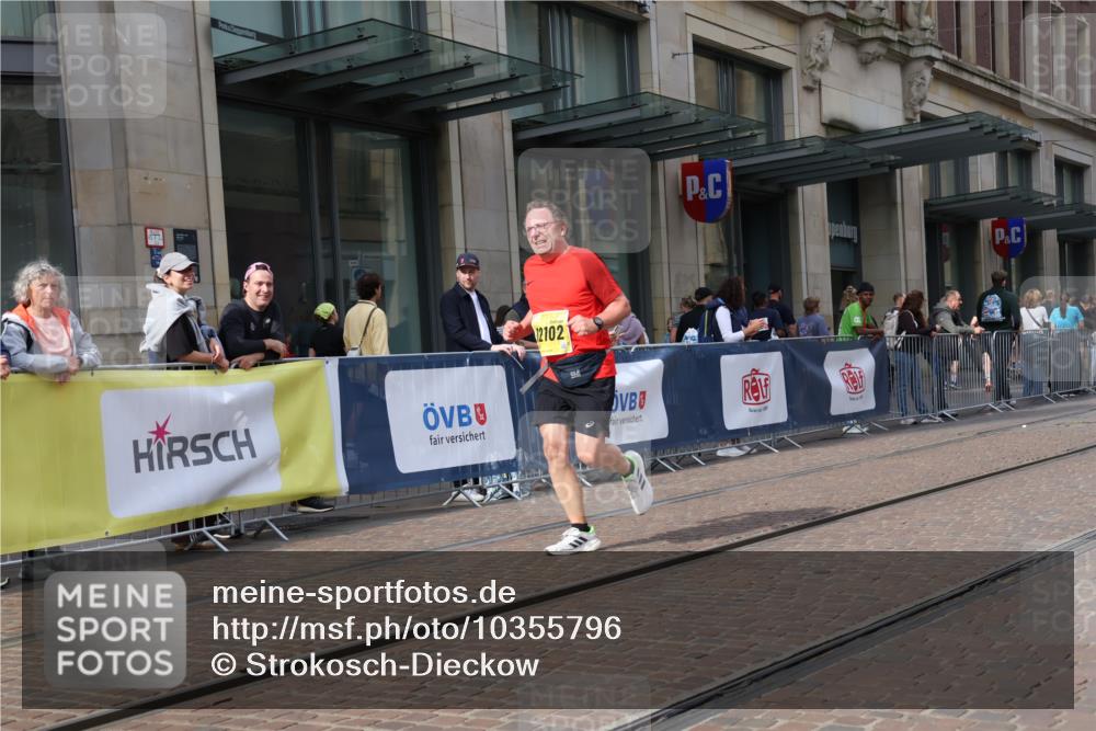 13.09.2026 - 21. swb-Marathon Bremen Strokosch-Dieckow http://msf.ph/oto/10355796 13.09.2026 11:16:28 Ziel 10679, 11456, 11867, 12089, 12102, 12158, 10242, 11026, 11081, 11139, 11181, 11200, 11264, 11274, 11385, 11448, 11573, 11768, 12057, 12102, 12151, 12539, 13508 meine-sportfotos.de