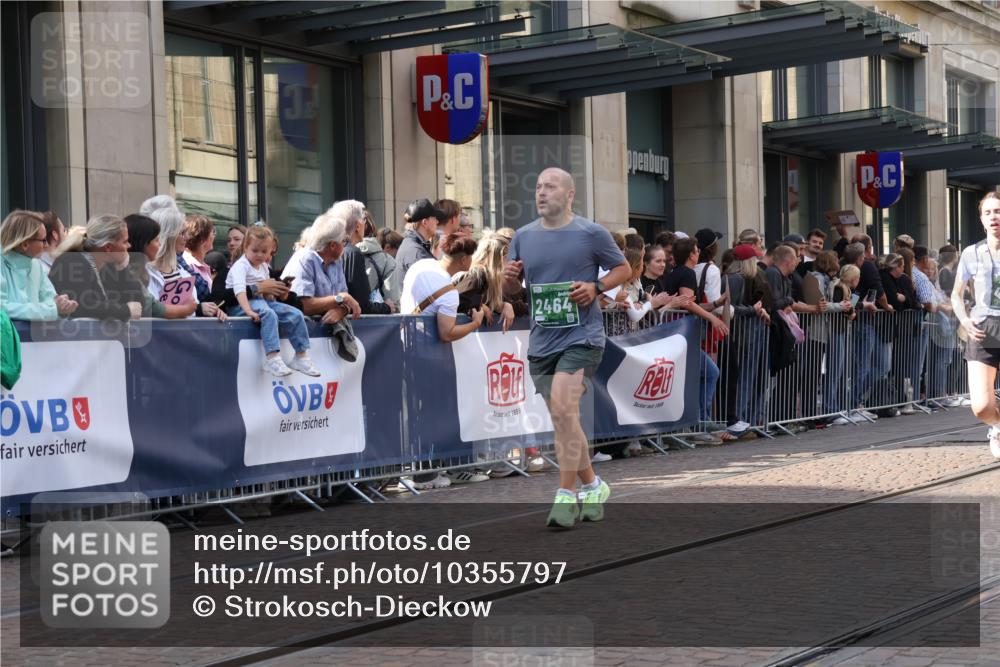 13.09.2026 - 21. swb-Marathon Bremen Strokosch-Dieckow http://msf.ph/oto/10355797 13.09.2026 13:33:51 Ziel 911, 1364, 1656, 2355, 2464, 3162, 3214, 3389, 3522, 3632, 3636, 3790, 3984, 4112, 4613, 5147, 5265, 5341, 5489, 5563, 5768, 6090, 6151, 6350, 6405, 6509, 6623, 7047, 7113, 7303, 7431, 7696, 7897, 7988, 8025, 8641, 8870, 8910, 9094, 9100, 9402, 9905, 10058, 13118, 930, 2405, 2727, 2872, 2960, 3201, 3562, 3761, 4490, 4554, 4658, 4874, 5063, 5156, 5513, 5587, 6256, 6508, 6538, 6808, 6844, 6882, 7126, 7354, 7523, 7633 meine-sportfotos.de