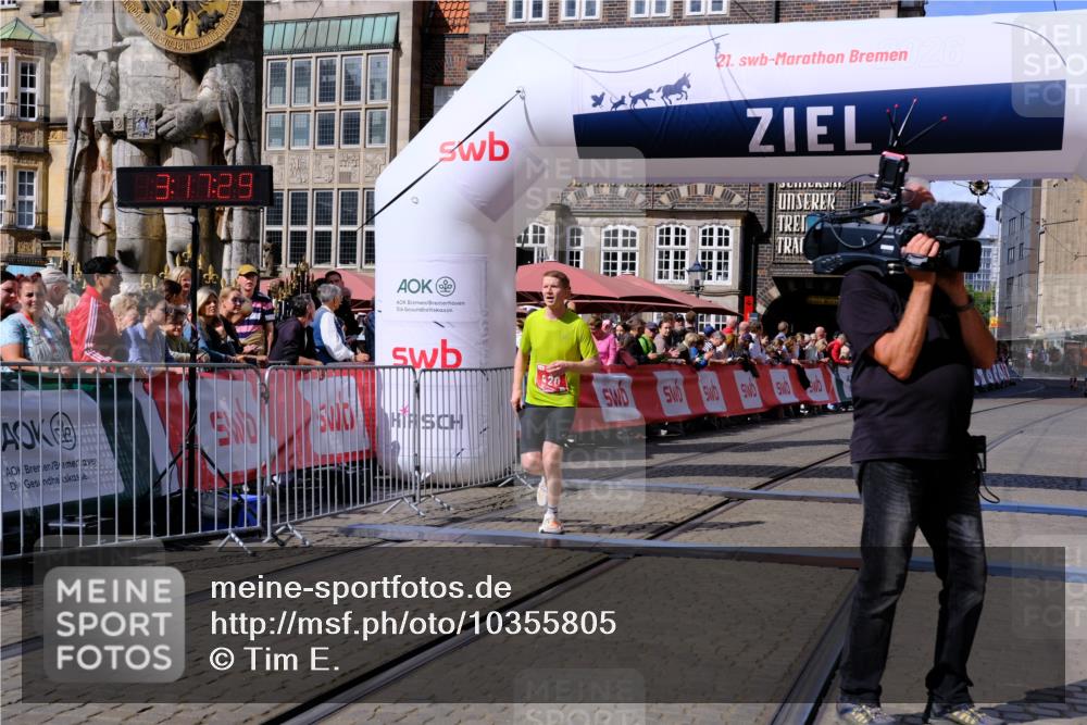 13.09.2026 - 21. swb-Marathon Bremen Tim E. http://msf.ph/oto/10355805 13.09.2026 12:48:18 Ziel 358, 447, 875 meine-sportfotos.de