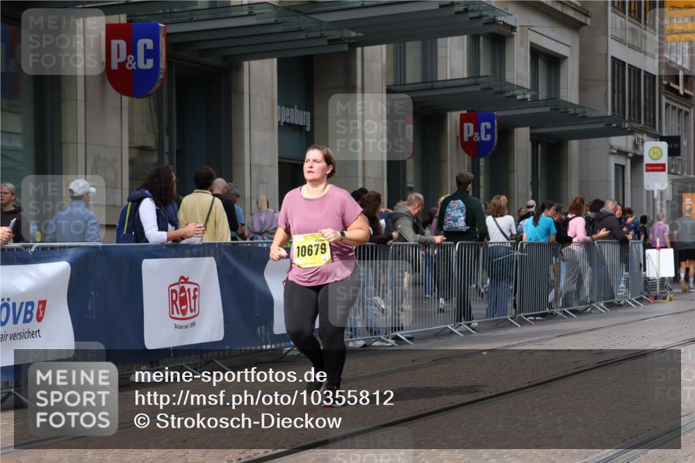 13.09.2026 - 21. swb-Marathon Bremen Strokosch-Dieckow http://msf.ph/oto/10355812 13.09.2026 11:16:34 Ziel 10295, 10679, 10999, 11456, 11461, 11653, 11867, 12089, 12287, 10242, 11026, 11181, 11200, 11264, 11274, 11385, 11448, 11573, 12057, 12102, 12158, 12539 meine-sportfotos.de