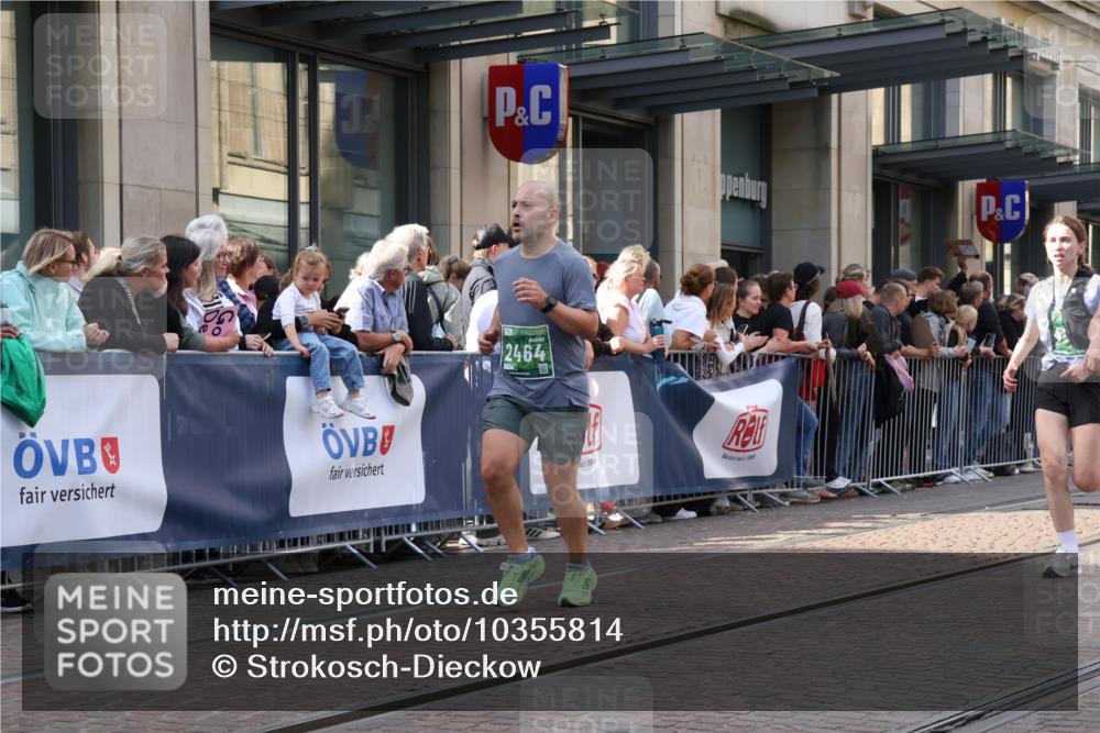 13.09.2026 - 21. swb-Marathon Bremen Strokosch-Dieckow http://msf.ph/oto/10355814 13.09.2026 13:33:51 Ziel 911, 1364, 1656, 2355, 2464, 3162, 3214, 3389, 3522, 3632, 3636, 3790, 3984, 4112, 4613, 5147, 5265, 5341, 5489, 5563, 5768, 6090, 6151, 6350, 6405, 6509, 6623, 7047, 7113, 7303, 7431, 7696, 7897, 7988, 8025, 8641, 8870, 8910, 9094, 9100, 9402, 9905, 10058, 13118, 930, 2405, 2727, 2872, 2960, 3201, 3562, 3761, 4490, 4554, 4658, 4874, 5063, 5156, 5513, 5587, 6256, 6508, 6538, 6808, 6844, 6882, 7126, 7354, 7523, 7633 meine-sportfotos.de