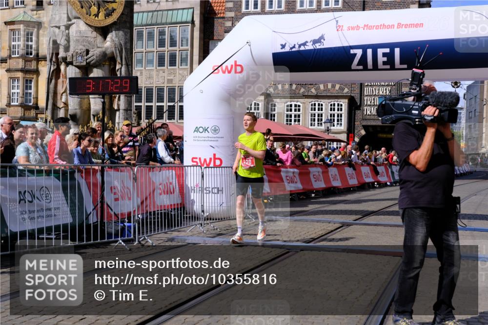 13.09.2026 - 21. swb-Marathon Bremen Tim E. http://msf.ph/oto/10355816 13.09.2026 12:48:18 Ziel 358, 447, 875 meine-sportfotos.de
