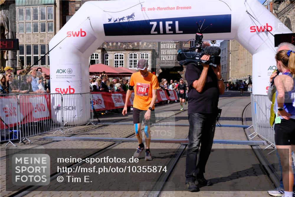 13.09.2026 - 21. swb-Marathon Bremen Tim E. http://msf.ph/oto/10355874 13.09.2026 12:48:30 Ziel 358, 447 meine-sportfotos.de