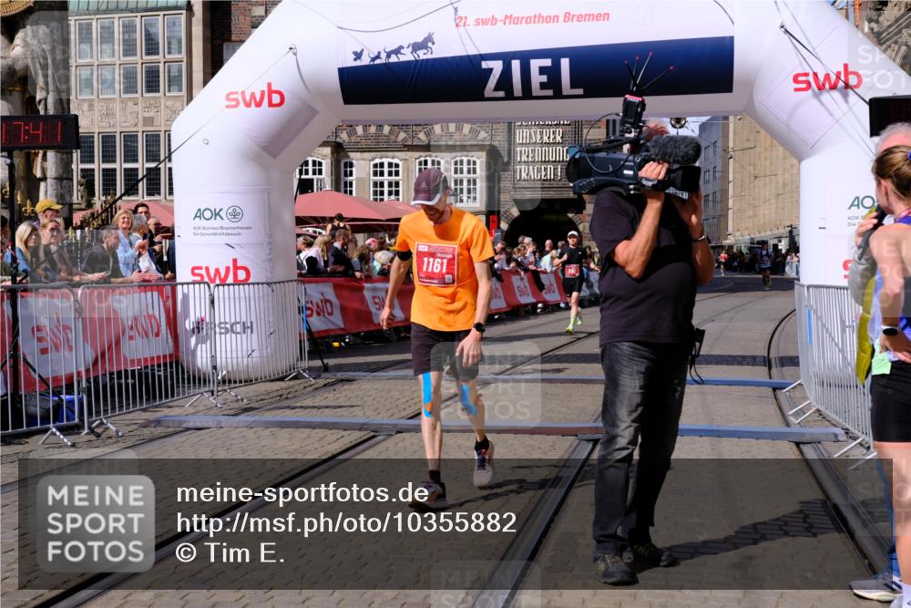 13.09.2026 - 21. swb-Marathon Bremen Tim E. http://msf.ph/oto/10355882 13.09.2026 12:48:30 Ziel 358, 447 meine-sportfotos.de
