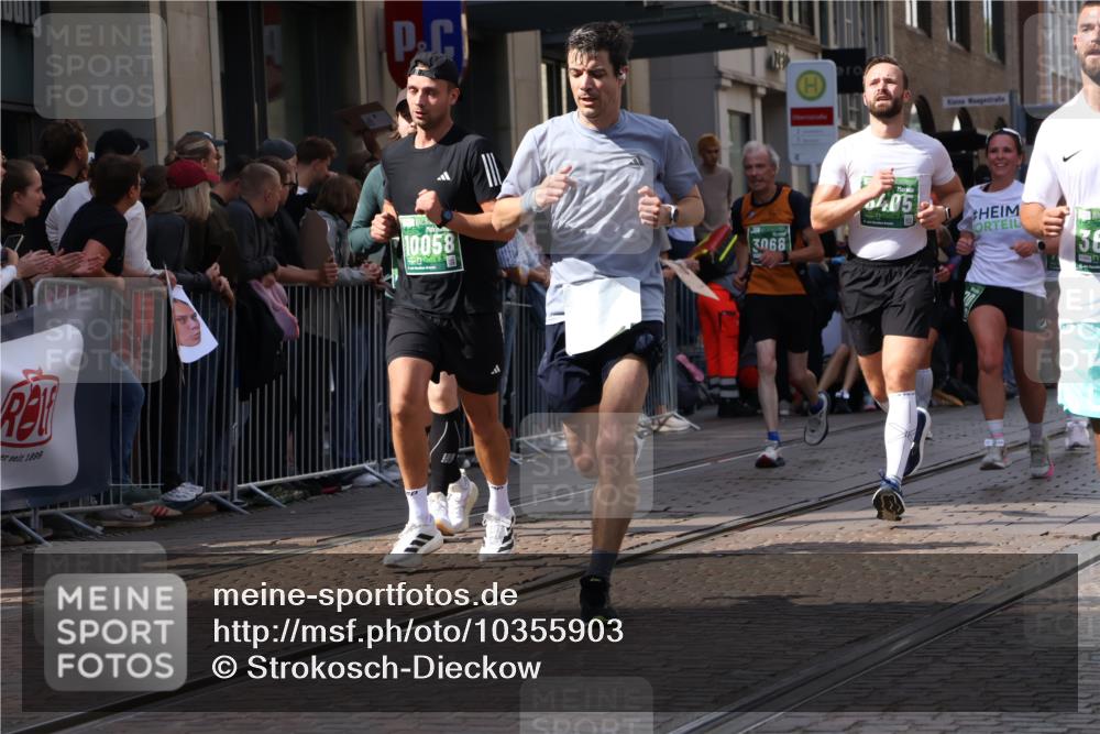 13.09.2026 - 21. swb-Marathon Bremen Strokosch-Dieckow http://msf.ph/oto/10355903 13.09.2026 13:33:55 Ziel 682, 911, 1364, 2355, 2464, 3068, 3162, 3214, 3632, 3636, 3790, 3984, 4112, 4613, 5147, 5265, 5341, 5489, 5768, 5852, 6090, 6350, 6405, 6509, 7047, 7113, 7303, 7696, 7746, 7897, 7988, 8870, 8910, 9094, 9100, 9402, 9453, 9802, 9905, 10058, 13118, 930, 1656, 2405, 2727, 2872, 2960, 3201, 3389, 3522, 3761, 4490, 4554, 4658, 4874, 5063, 5156, 5513, 5563, 5587, 6151, 6508, 6538, 6623, 6808, 7126, 7354, 7431, 7633, 8025 meine-sportfotos.de