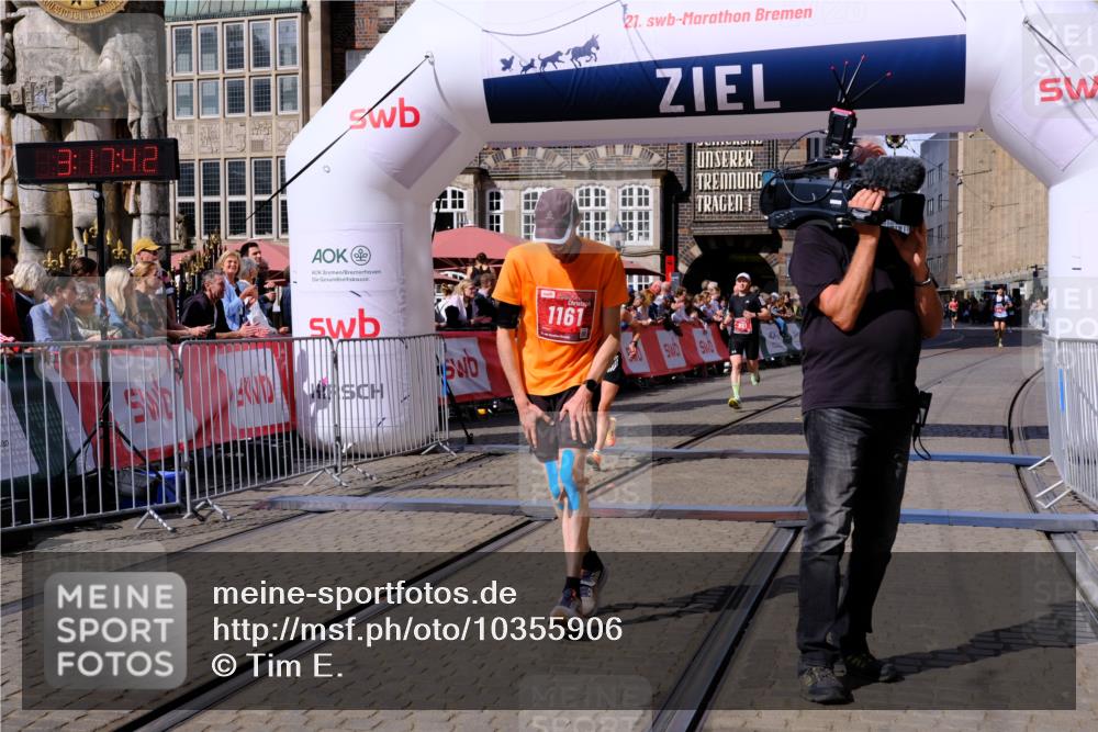 13.09.2026 - 21. swb-Marathon Bremen Tim E. http://msf.ph/oto/10355906 13.09.2026 12:48:31 Ziel 358 meine-sportfotos.de