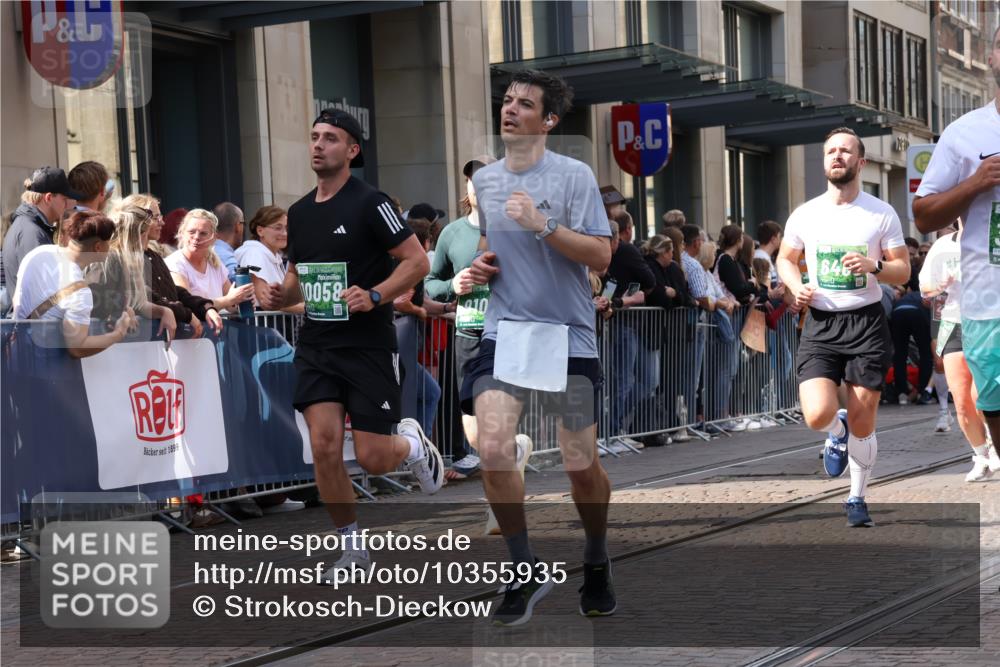 13.09.2026 - 21. swb-Marathon Bremen Strokosch-Dieckow http://msf.ph/oto/10355935 13.09.2026 13:33:56 Ziel 682, 911, 1307, 1364, 2355, 2464, 3068, 3162, 3214, 3632, 3636, 3790, 3984, 4112, 4613, 5147, 5265, 5341, 5489, 5768, 5852, 6090, 6350, 6405, 6509, 7047, 7113, 7303, 7696, 7746, 7897, 7988, 8870, 8910, 9094, 9100, 9402, 9453, 9802, 9905, 10058, 13112, 13118, 930, 1656, 2405, 2727, 2872, 2960, 3201, 3389, 3522, 3761, 4490, 4554, 4613, 4658, 4874, 5063, 5156, 5513, 5563, 5587, 6151, 6508, 6509, 6538, 6623, 6808, 7047, 7126, 7354, 7431, 7633, 8025 meine-sportfotos.de