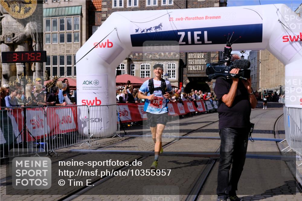 13.09.2026 - 21. swb-Marathon Bremen Tim E. http://msf.ph/oto/10355957 13.09.2026 12:48:41 Ziel 5428 meine-sportfotos.de