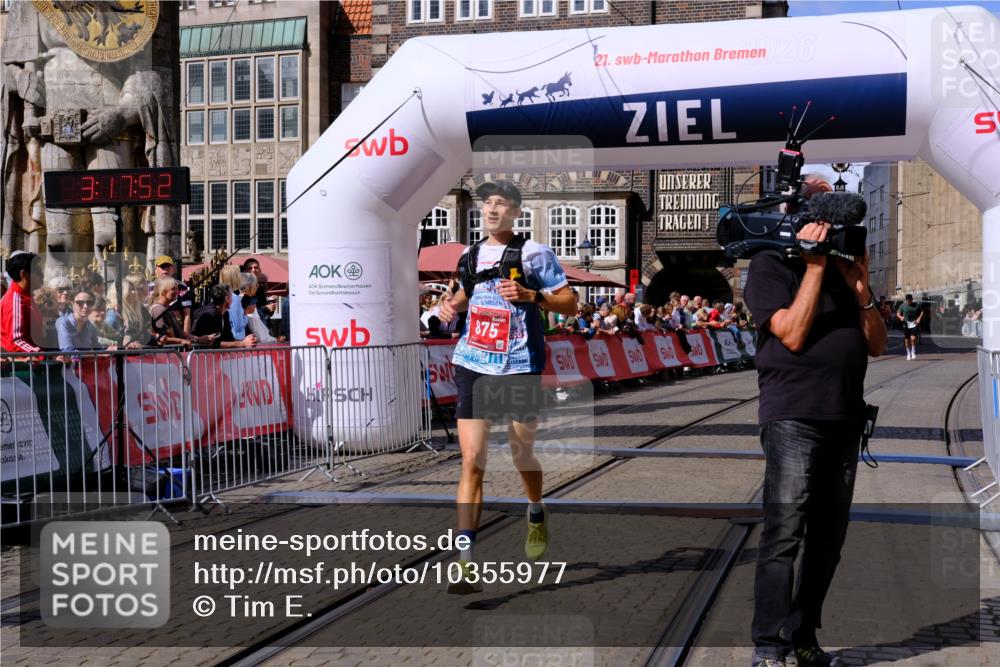 13.09.2026 - 21. swb-Marathon Bremen Tim E. http://msf.ph/oto/10355977 13.09.2026 12:48:41 Ziel 5428 meine-sportfotos.de