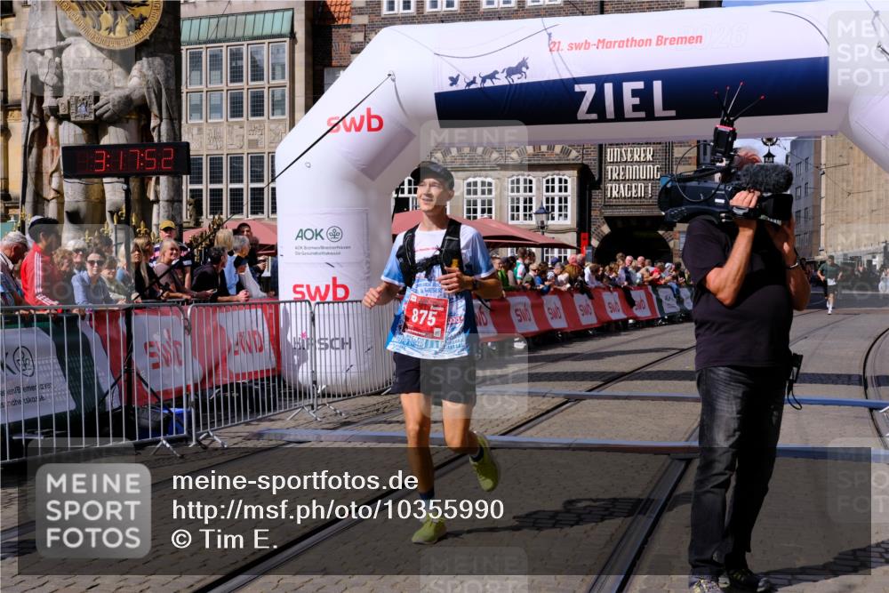 13.09.2026 - 21. swb-Marathon Bremen Tim E. http://msf.ph/oto/10355990 13.09.2026 12:48:41 Ziel 5428 meine-sportfotos.de
