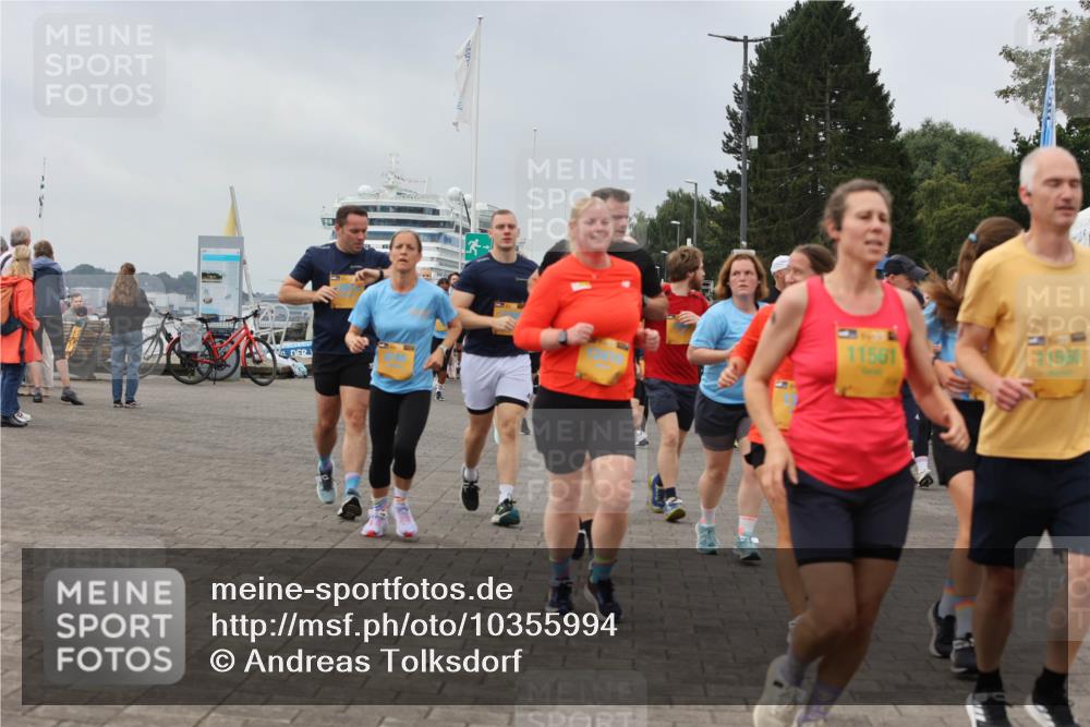 13.09.2026 - Kiel Lauf Andreas Tolksdorf http://msf.ph/oto/10355994 13.09.2026 09:58:48 Kiellinie 11561, 11560 meine-sportfotos.de