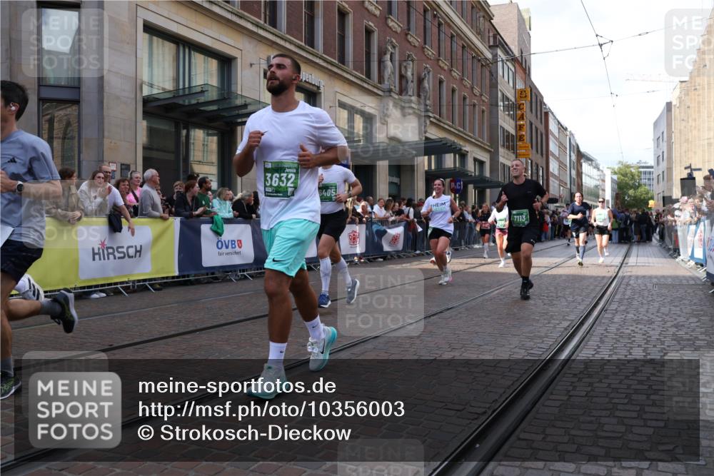 13.09.2026 - 21. swb-Marathon Bremen Strokosch-Dieckow http://msf.ph/oto/10356003 13.09.2026 13:33:57 Ziel 682, 911, 1307, 1364, 2355, 2464, 3068, 3162, 3214, 3632, 3636, 3790, 3984, 4112, 5147, 5265, 5341, 5489, 5566, 5768, 5852, 6090, 6255, 6350, 6405, 7113, 7303, 7696, 7746, 7897, 7988, 8870, 8910, 9094, 9100, 9402, 9453, 9802, 9905, 10058, 13112, 13118, 930, 1656, 2405, 2727, 2872, 2960, 3201, 3389, 3522, 3761, 3790, 4490, 4554, 4613, 4658, 4874, 5063, 5156, 5341, 5513, 5563, 5587, 6151, 6508, 6509, 6538, 6623, 6808, 7047, 7126, 7303, 7354, 7431, 7633, 8025 meine-sportfotos.de