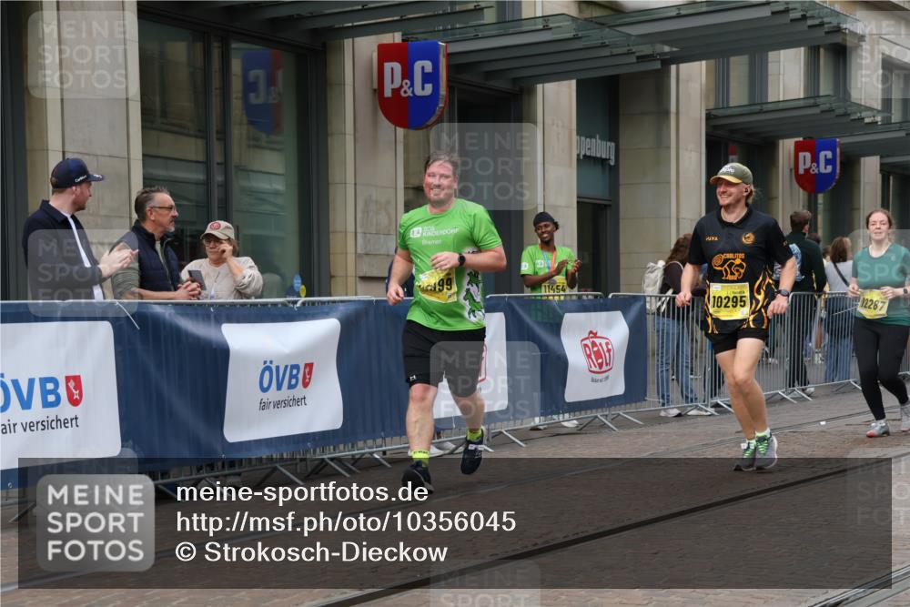 13.09.2026 - 21. swb-Marathon Bremen Strokosch-Dieckow http://msf.ph/oto/10356045 13.09.2026 11:16:45 Ziel 10295, 10335, 10999, 11355, 11456, 11461, 11495, 11653, 11672, 11867, 12089, 12101, 12287, 10679, 11274, 11456, 12102, 12158 meine-sportfotos.de