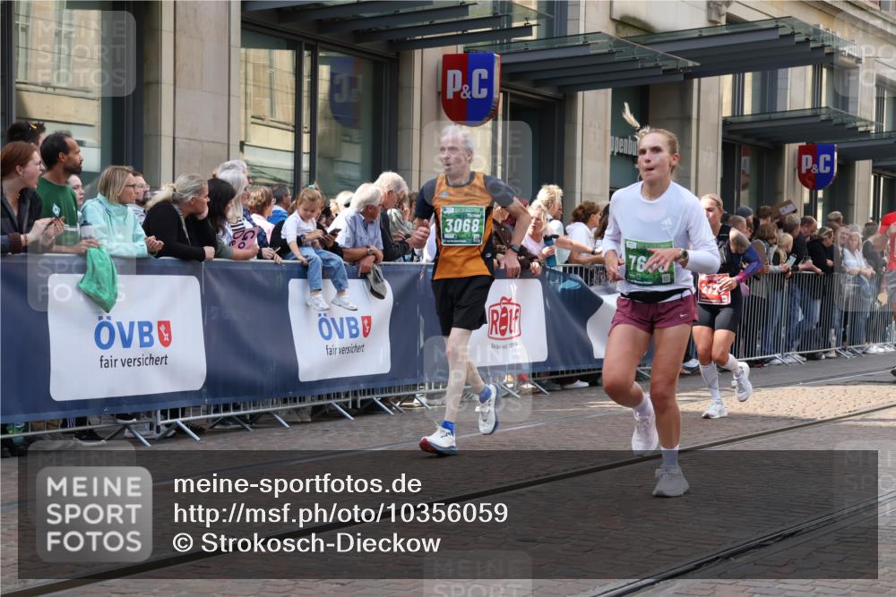 13.09.2026 - 21. swb-Marathon Bremen Strokosch-Dieckow http://msf.ph/oto/10356059 13.09.2026 13:33:59 Ziel 682, 911, 1307, 1364, 2215, 2355, 2464, 3029, 3068, 3162, 3214, 3632, 3636, 3890, 3984, 4112, 4616, 5147, 5265, 5489, 5566, 5768, 5852, 6090, 6255, 6350, 6405, 7113, 7696, 7746, 7897, 7962, 7988, 8870, 9094, 9100, 9402, 9453, 9802, 9905, 10058, 13112, 13118, 1656, 2405, 2727, 2872, 3201, 3389, 3522, 3761, 3790, 4490, 4554, 4613, 4658, 4874, 5063, 5156, 5341, 5513, 5563, 5587, 6151, 6508, 6509, 6623, 6808, 7047, 7126, 7303, 7354, 7431, 7633, 8025 meine-sportfotos.de