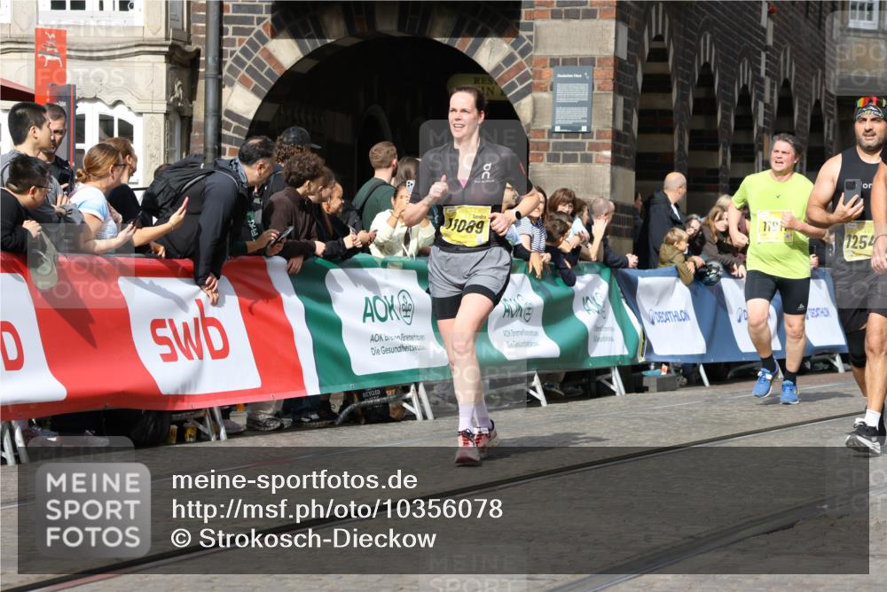 13.09.2026 - 21. swb-Marathon Bremen Strokosch-Dieckow http://msf.ph/oto/10356078 13.09.2026 10:56:41 Ziel 10184, 10211, 10246, 10322, 10356, 10443, 10670, 10675, 10699, 10844, 11256, 11280, 11317, 11570, 11693, 11782, 11795, 11844, 11855, 11871, 12452, 10486, 10610, 10771, 10888, 11000, 11079, 11872, 12284, 12434 meine-sportfotos.de