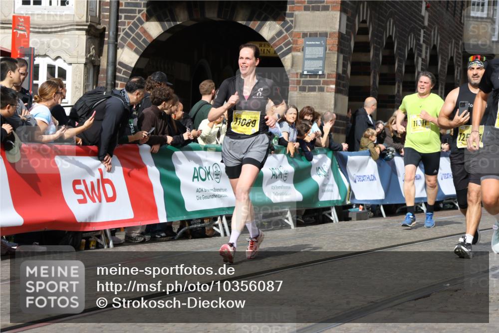 13.09.2026 - 21. swb-Marathon Bremen Strokosch-Dieckow http://msf.ph/oto/10356087 13.09.2026 10:56:41 Ziel 10184, 10211, 10246, 10322, 10356, 10443, 10670, 10675, 10699, 10844, 11256, 11280, 11317, 11570, 11693, 11782, 11795, 11844, 11855, 11871, 12452, 10486, 10610, 10771, 10888, 11000, 11079, 11872, 12284, 12434 meine-sportfotos.de