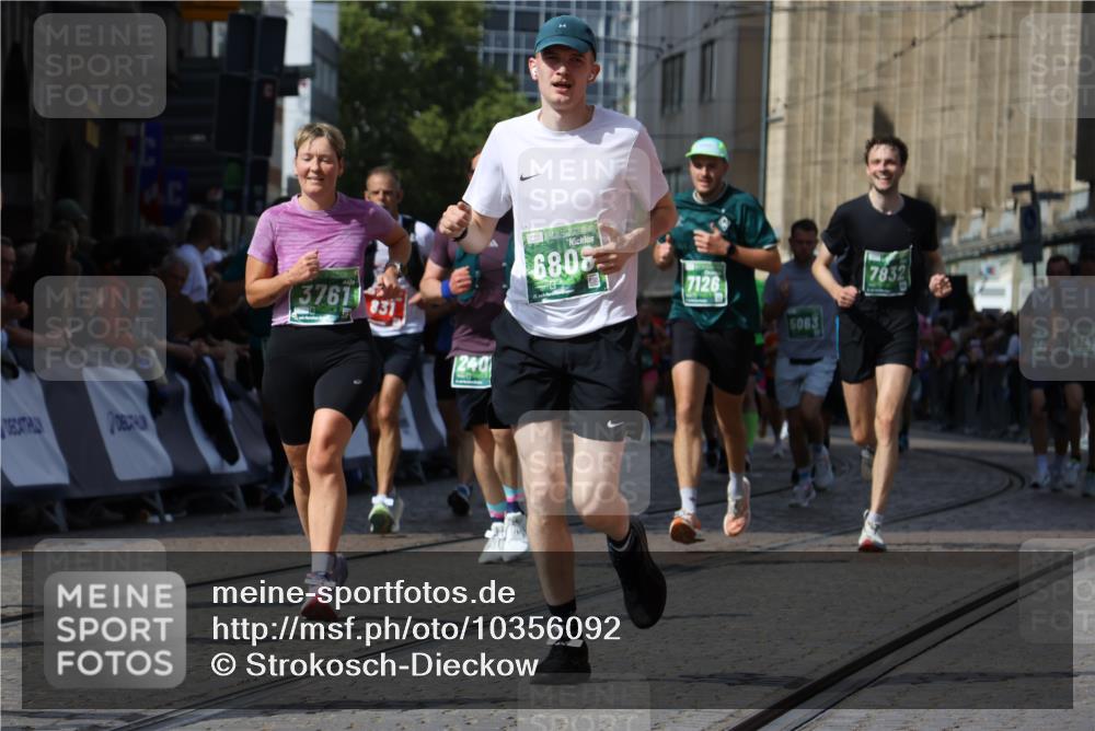 13.09.2026 - 21. swb-Marathon Bremen Strokosch-Dieckow http://msf.ph/oto/10356092 13.09.2026 13:33:38 Ziel 831, 1124, 2283, 2393, 2818, 2980, 4052, 4219, 4243, 4260, 4408, 4492, 4536, 4543, 4565, 5040, 5191, 5324, 5395, 5560, 5660, 5726, 5790, 5861, 5862, 5914, 6421, 6597, 6614, 6777, 6915, 6997, 7145, 7421, 7467, 7789, 7830, 8061, 8177, 8599, 8602, 9206, 9616, 9856, 13028, 13084, 13101, 2405, 2872, 3201, 3761, 4490, 4554, 4658, 4874, 5063, 5156, 5513, 5587, 6508, 6808, 7126, 7354, 7652, 7832, 8512, 9068, 9128, 9342, 9344, 9390 meine-sportfotos.de