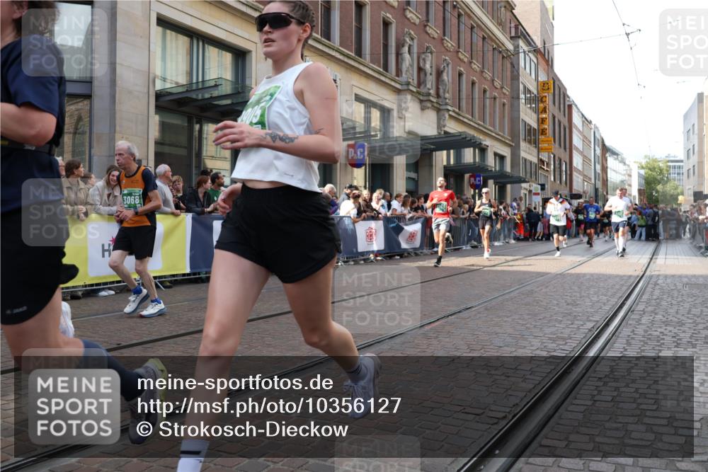 13.09.2026 - 21. swb-Marathon Bremen Strokosch-Dieckow http://msf.ph/oto/10356127 13.09.2026 13:34:01 Ziel 682, 784, 809, 911, 1307, 1364, 2215, 2355, 2464, 3029, 3068, 3162, 3214, 3318, 3409, 3632, 3636, 3890, 3984, 4112, 4616, 5147, 5265, 5489, 5566, 5768, 5852, 6090, 6255, 6350, 6405, 7113, 7696, 7746, 7897, 7962, 7988, 8870, 9094, 9100, 9402, 9453, 9802, 9905, 10058, 13112, 13118, 1656, 2405, 2727, 2872, 3389, 3522, 3761, 3790, 4490, 4554, 4613, 4658, 4874, 5063, 5156, 5341, 5513, 5563, 5587, 6151, 6508, 6509, 6623, 6808, 7047, 7126, 7303, 7354, 7431, 8025 meine-sportfotos.de