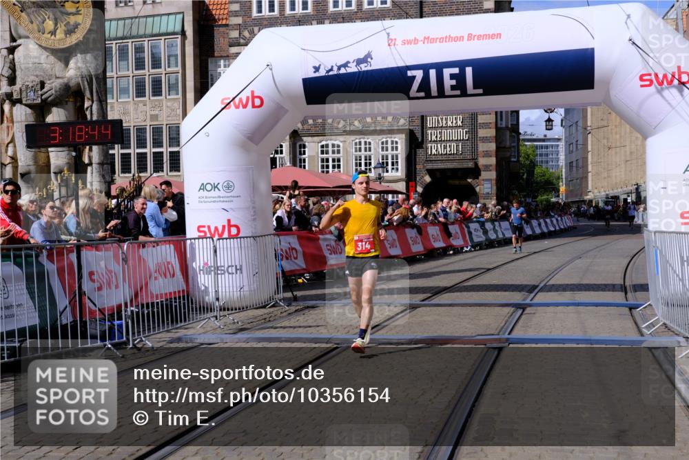 13.09.2026 - 21. swb-Marathon Bremen Tim E. http://msf.ph/oto/10356154 13.09.2026 12:49:32 Ziel  meine-sportfotos.de