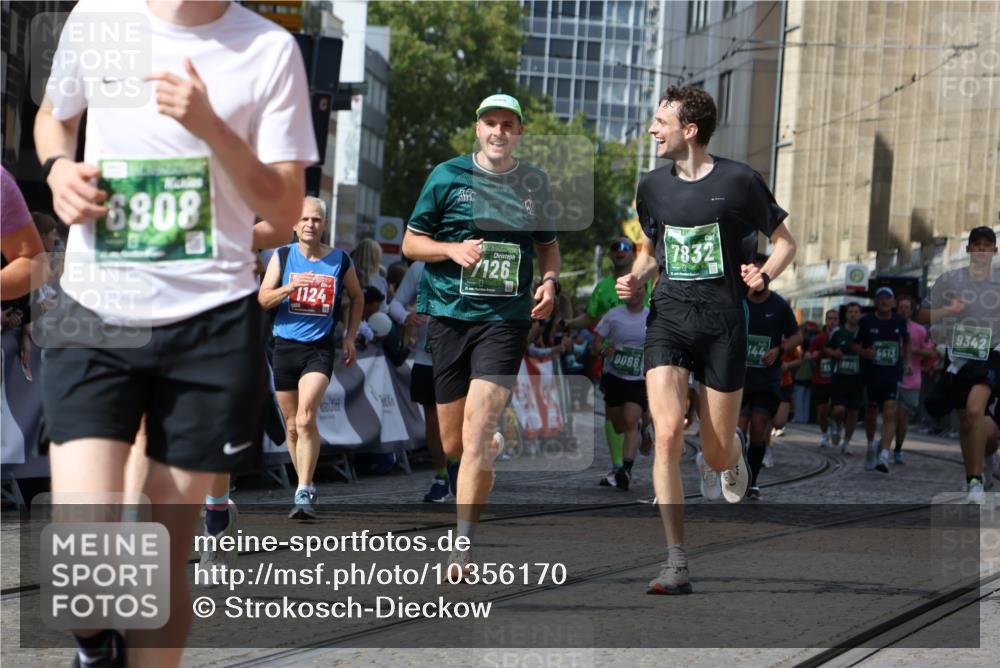 13.09.2026 - 21. swb-Marathon Bremen Strokosch-Dieckow http://msf.ph/oto/10356170 13.09.2026 13:33:40 Ziel 831, 1124, 2283, 2393, 2818, 2980, 4052, 4219, 4243, 4260, 4408, 4492, 4536, 4543, 4565, 5040, 5191, 5324, 5560, 5660, 5726, 5790, 5861, 5862, 5914, 6421, 6597, 6614, 6777, 6915, 6997, 7145, 7421, 7467, 7789, 7830, 8177, 8501, 8599, 8602, 9206, 9616, 9856, 13084, 13101, 2405, 2727, 3761, 4490, 4554, 4658, 4874, 5063, 5156, 5513, 5587, 6508, 6808, 7126, 7354, 7832, 8512, 9068, 9128, 9342, 9344 meine-sportfotos.de