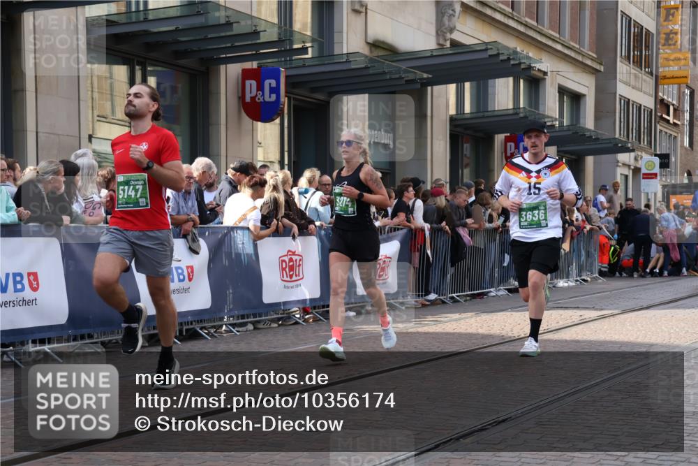 13.09.2026 - 21. swb-Marathon Bremen Strokosch-Dieckow http://msf.ph/oto/10356174 13.09.2026 13:34:03 Ziel 682, 784, 809, 911, 1307, 1364, 2215, 2355, 2464, 3029, 3068, 3162, 3214, 3318, 3409, 3632, 3636, 3890, 4112, 4616, 5147, 5265, 5489, 5566, 5768, 5852, 6255, 6350, 6405, 7113, 7168, 7696, 7746, 7897, 7962, 8381, 8870, 9094, 9100, 9402, 9453, 9802, 9905, 10058, 13112, 1364, 1656, 2355, 2405, 2727, 3162, 3389, 3522, 3790, 3984, 4554, 4613, 4658, 4874, 5063, 5156, 5341, 5513, 5563, 5587, 6090, 6151, 6508, 6509, 6623, 7047, 7126, 7303, 7354, 7431, 8025 meine-sportfotos.de