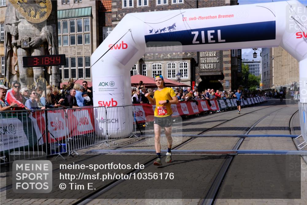 13.09.2026 - 21. swb-Marathon Bremen Tim E. http://msf.ph/oto/10356176 13.09.2026 12:49:33 Ziel  meine-sportfotos.de