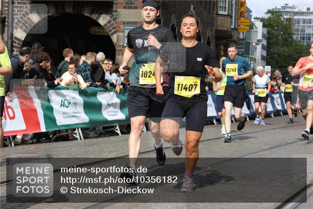 13.09.2026 - 21. swb-Marathon Bremen Strokosch-Dieckow http://msf.ph/oto/10356182 13.09.2026 10:56:44 Ziel 10184, 10211, 10240, 10322, 10356, 10443, 10670, 10675, 10699, 10844, 11069, 11256, 11280, 11317, 11407, 11570, 11693, 11795, 11844, 11855, 11871, 12452, 12543, 10408, 10610, 11000, 11079, 11328, 11872, 11946, 12284, 12434 meine-sportfotos.de