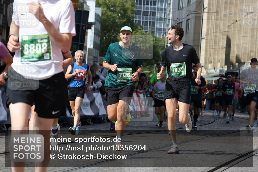 13.09.2026 - 21. swb-Marathon Bremen Strokosch-Dieckow http://msf.ph/oto/10356204 13.09.2026 13:33:40 Ziel 831, 1124, 2283, 2393, 2818, 2980, 4052, 4219, 4243, 4260, 4408, 4492, 4536, 4543, 4565, 5040, 5191, 5324, 5560, 5660, 5726, 5790, 5861, 5862, 5914, 6421, 6597, 6614, 6777, 6915, 6997, 7145, 7421, 7467, 7789, 7830, 8177, 8501, 8599, 8602, 9206, 9616, 9856, 13084, 13101, 2405, 2727, 3761, 4490, 4554, 4658, 4874, 5063, 5156, 5513, 5587, 6508, 6808, 7126, 7354, 7832, 8512, 9068, 9128, 9342, 9344 meine-sportfotos.de