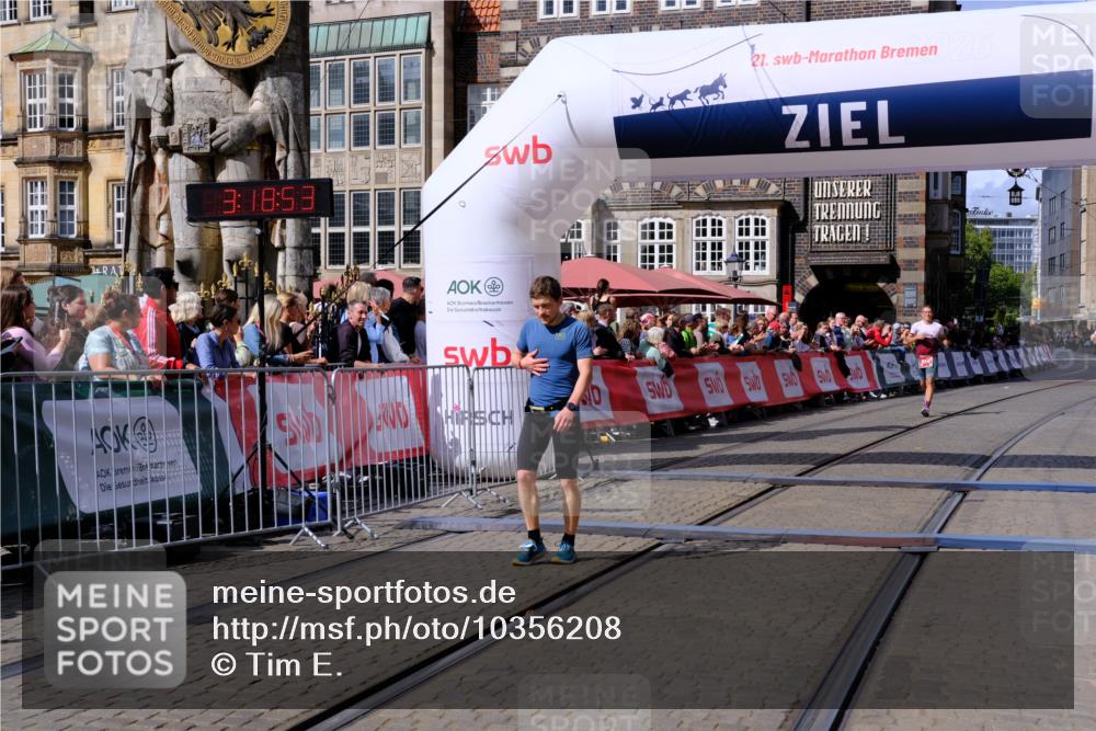 13.09.2026 - 21. swb-Marathon Bremen Tim E. http://msf.ph/oto/10356208 13.09.2026 12:49:42 Ziel 1483 meine-sportfotos.de