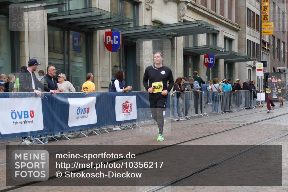 13.09.2026 - 21. swb-Marathon Bremen Strokosch-Dieckow http://msf.ph/oto/10356217 13.09.2026 11:16:52 Ziel 10295, 10335, 10773, 10779, 10999, 11355, 11461, 11495, 11653, 11672, 12101, 12287, 10679, 11456, 11867, 12089, 12102, 12158 meine-sportfotos.de