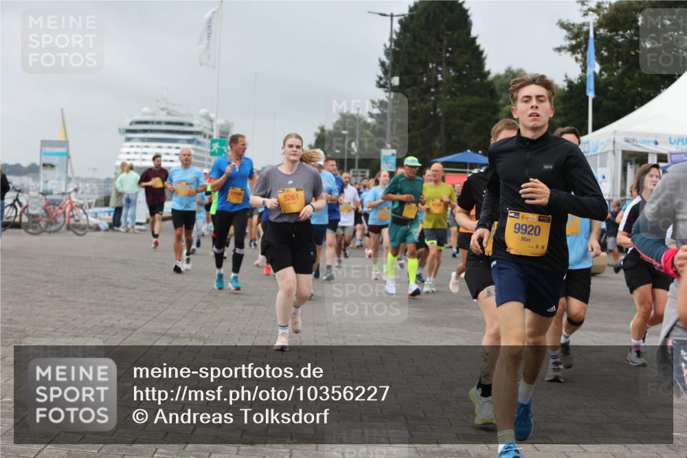 13.09.2026 - Kiel Lauf Andreas Tolksdorf http://msf.ph/oto/10356227 13.09.2026 09:58:59 Kiellinie 10569, 5261, 38, 9920 meine-sportfotos.de