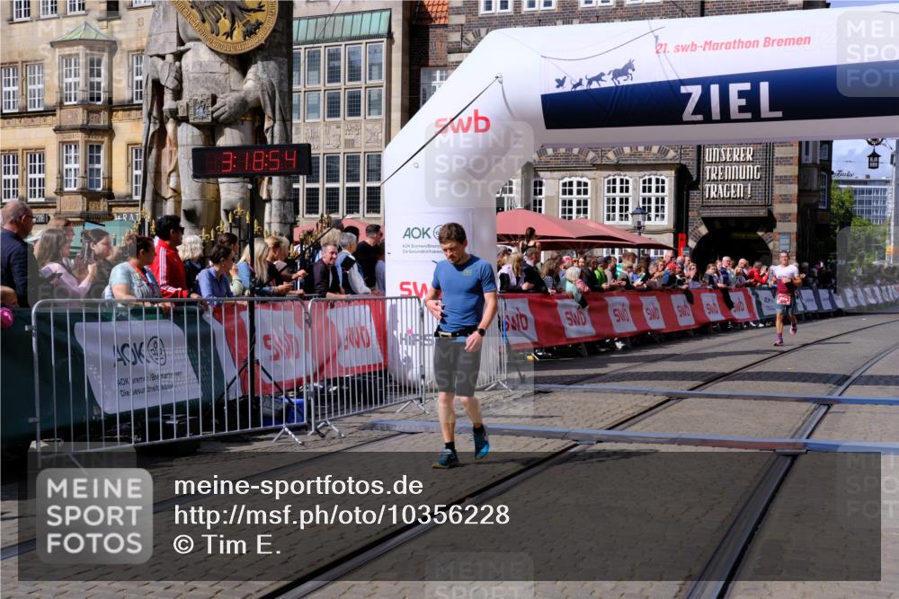 13.09.2026 - 21. swb-Marathon Bremen Tim E. http://msf.ph/oto/10356228 13.09.2026 12:49:43 Ziel 1483 meine-sportfotos.de